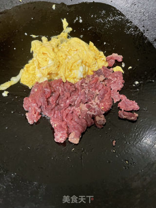 酸菜牛肉炒饭的做法步骤：9