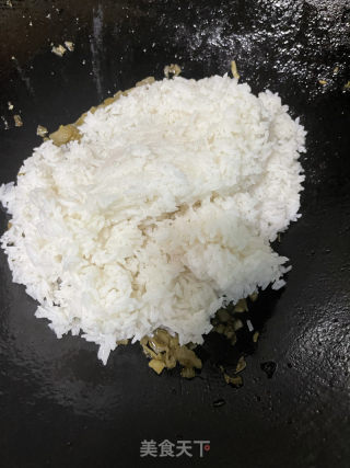 酸菜牛肉炒饭的做法步骤：13