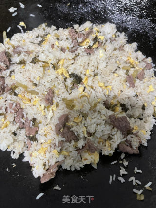 酸菜牛肉炒饭的做法步骤：15