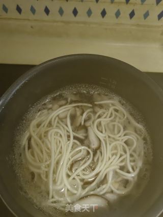 香菇青椒面的做法步骤：2