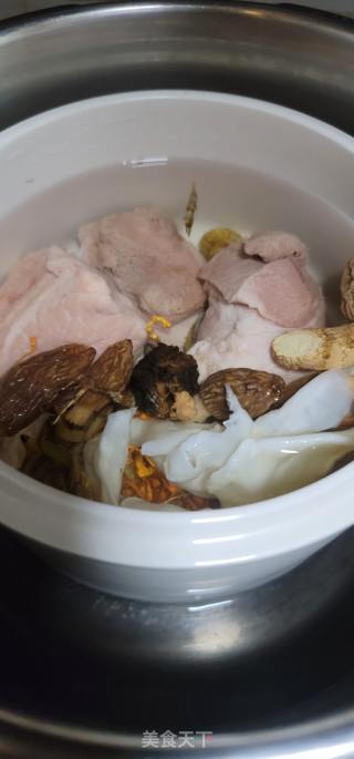 羊肚菌花胶扇骨汤的做法步骤：6