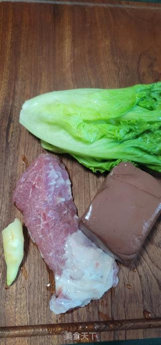 猪红瘦肉生菜粥的做法步骤：1