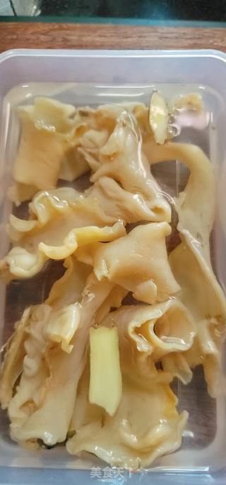 海椰王花胶瘦肉汤的做法步骤：1