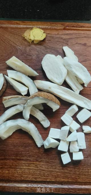 海椰王花胶瘦肉汤的做法步骤：3