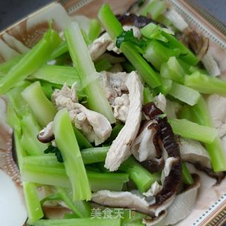 西兰花梗炒鸡胸肉的做法步骤：11