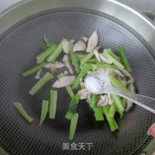 西兰花梗炒鸡胸肉的做法步骤：13