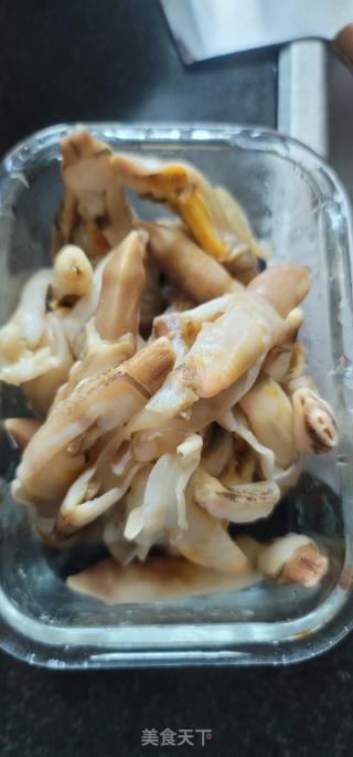 青椒炒蛏王肉的做法步骤：3