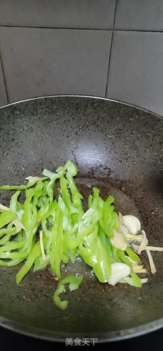 青椒炒蛏王肉的做法步骤：10