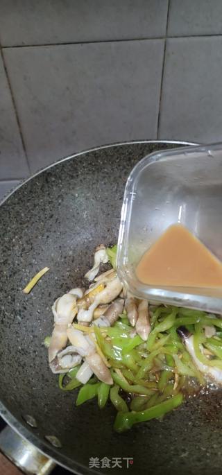 青椒炒蛏王肉的做法步骤：13