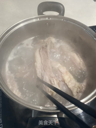 清炖羊肉汤—三加三不加的做法步骤：2