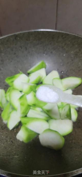 鳗鱼丸丝瓜汤的做法步骤：5