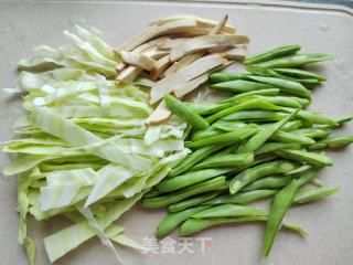 四季豆包菜炒牛肉的做法步骤：2