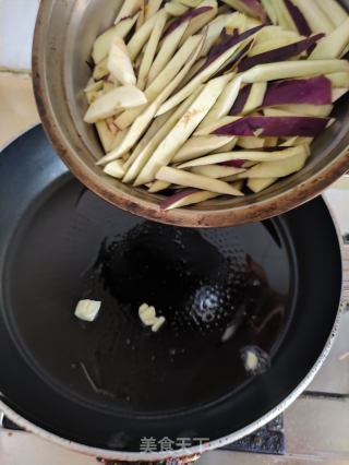 茄子皮炒西红柿的做法步骤：4