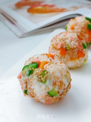 肉松火腿蔬菜饭团的做法步骤：5
