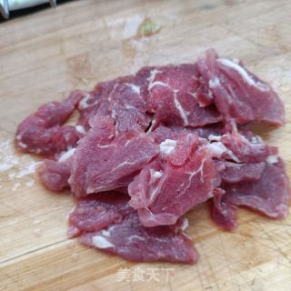 芹菜炒牛肉的做法步骤：3