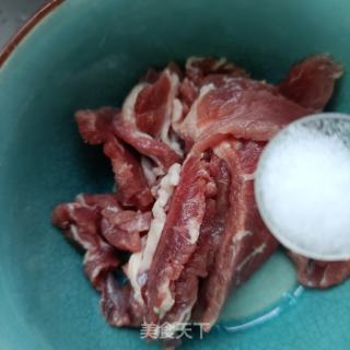 芹菜炒牛肉的做法步骤：4
