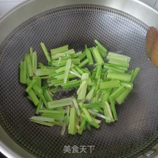 芹菜炒牛肉的做法步骤：14