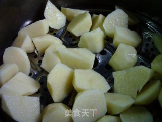 椒盐虾皮炒土豆的做法步骤：4