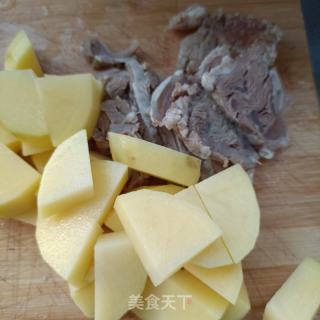 牛肉炖油豆土豆的做法步骤：4