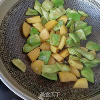 牛肉炖油豆土豆的做法步骤：9