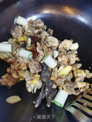 辣椒炒鸡的做法步骤：6