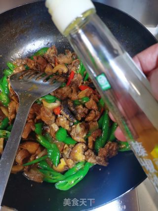 辣椒炒鸡的做法步骤：10