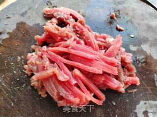 黄瓜炒牛肉的做法步骤：1