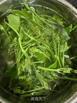 蒜蓉龙须菜的做法步骤：2