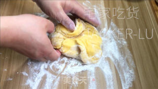 新疆砂糖饼干，金黄酥脆，回味无穷，有着独特的醇香口感。的做法步骤：6