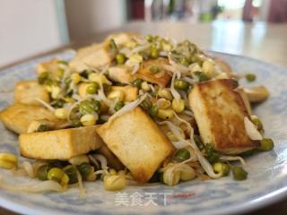 绿豆芽炒豆腐的做法