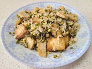 绿豆芽炒豆腐的做法步骤：5
