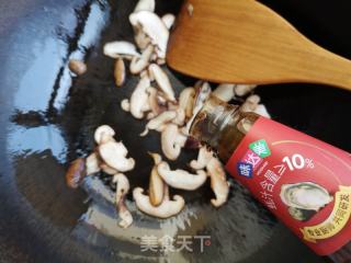 香菇尖椒炒豆皮的做法步骤：4