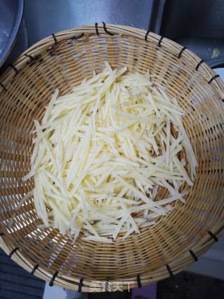 清蒸土豆丝的做法步骤：1