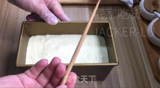 金枕海绵蛋糕，外观金黄色，整体松软有弹性，口感柔软细腻。的做法步骤：14