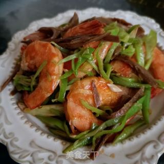 笋干油豆炒白虾的做法