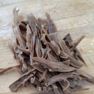 笋干油豆炒白虾的做法步骤：6