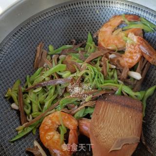 笋干油豆炒白虾的做法步骤：17