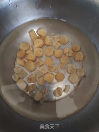 瑶柱蒜蓉蒸丝瓜的做法步骤：2