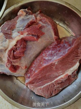 笋子烧牛腩的做法步骤：1