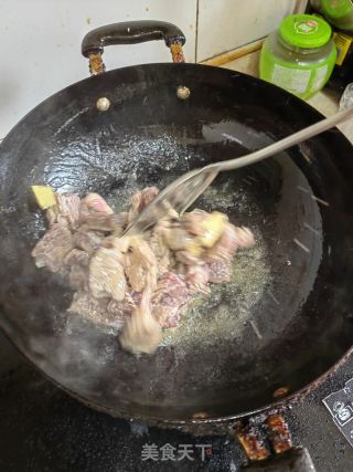 笋子烧牛腩的做法步骤：4