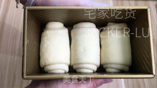 淡奶油吐司，无黄油版本，质地轻盈又韧性拉丝，散发着浓郁奶香。的做法步骤：14