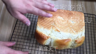 淡奶油吐司，无黄油版本，质地轻盈又韧性拉丝，散发着浓郁奶香。的做法步骤：19
