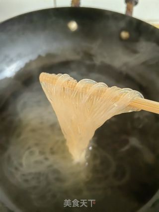 青椒牛肉炒红薯粉的做法步骤：3