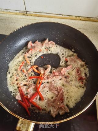 青椒牛肉炒红薯粉的做法步骤：4