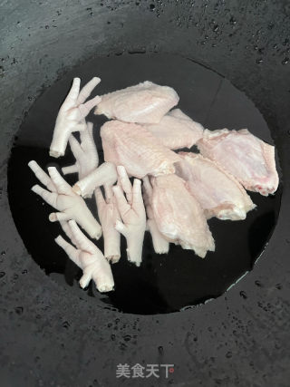 鸡爪焖鸡翅的做法步骤：3