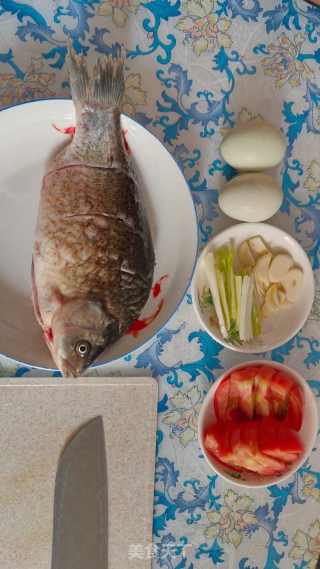 鲫鱼豆腐汤的做法步骤：1