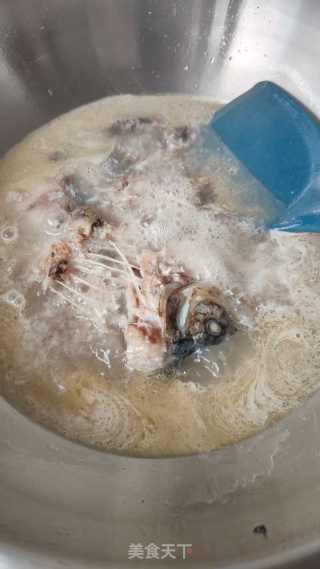 鲫鱼豆腐汤的做法步骤：3