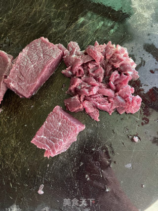 榨菜牛肉炒饭的做法步骤：1