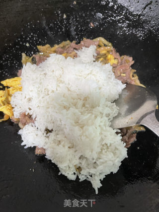 榨菜牛肉炒饭的做法步骤：13