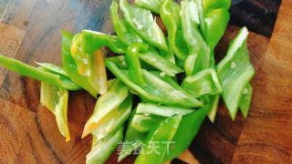 尖椒干豆腐——简单家常菜也不简单的做法步骤：2